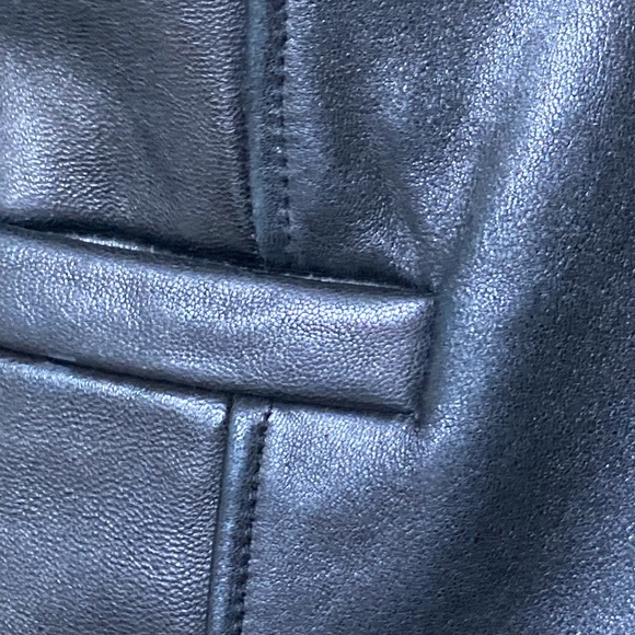 Nordstrom Classiques Entier women’s like new black leather jacket, size 4 - Picture 5 of 10